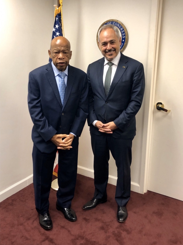 President Cabrera meets with Congressman John Lewis in his D.C. office.